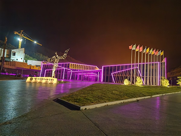 城市亮化是现代城市建设的重要组成部分，它不仅可以美化城市的夜景，还能提升城市的整体形象。随着科技的不断进步，城市亮化也得到了更多的关注和创新。本文将介绍一些关于城市亮化的创意和技术，帮助读者了解贡觉城市亮化的重要性以及如何进行贡觉城市亮化的规划和实施。