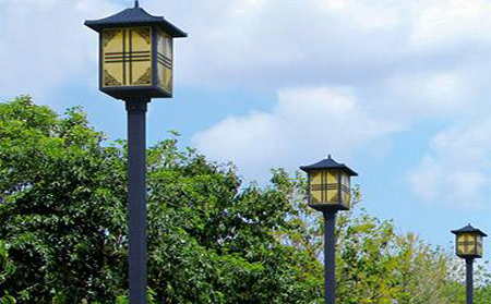 太阳能贡觉庭院灯怎么选亮度与续航更耐用